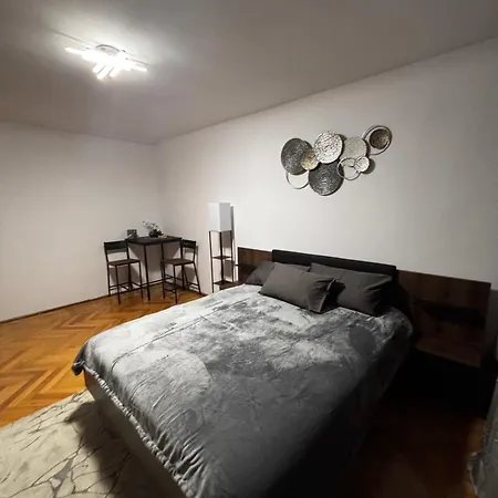 Renteaza Ior Park Apartmán